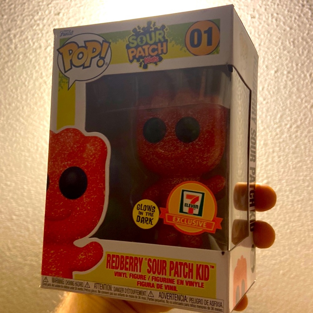 NM Exclusive Red Glow-Sour Patch Kid Funko Pop #01